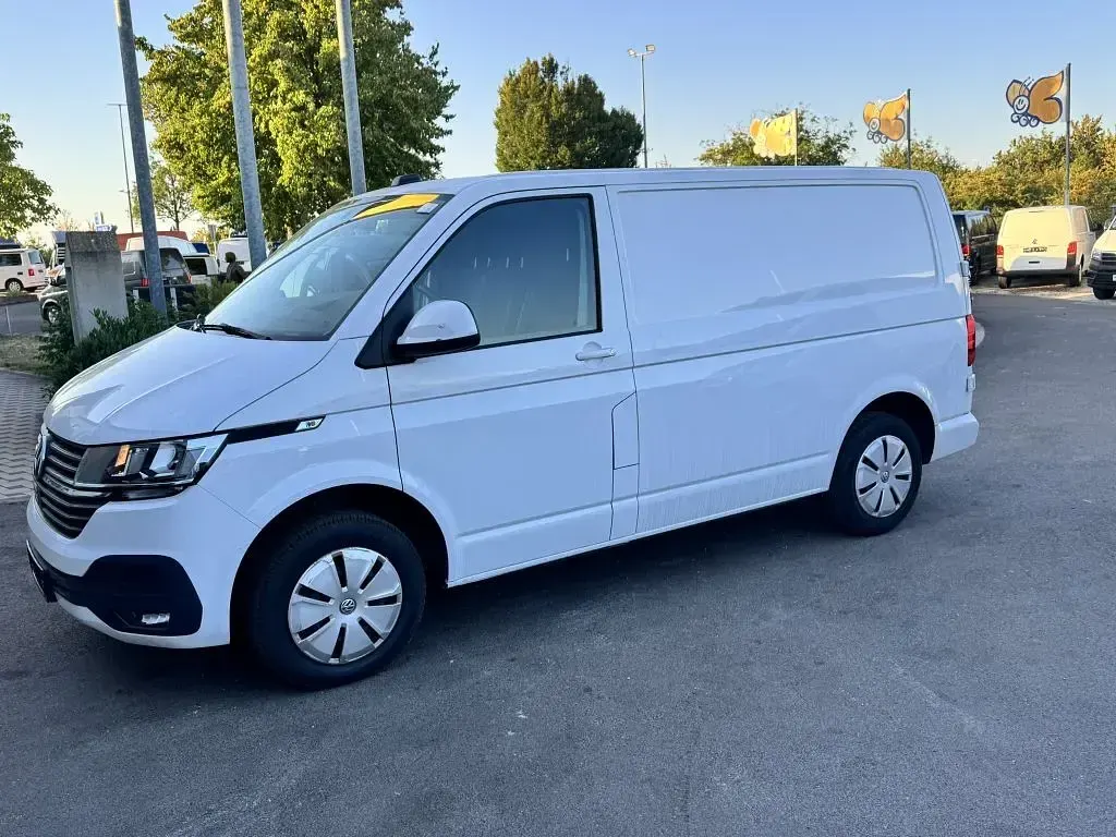 Gebraucht VW T6.1 150 PS (110 kW) 2023 Weiß Van