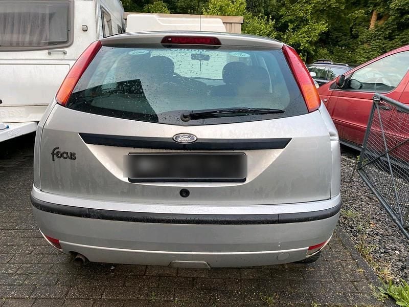 Grau Gebraucht 2004 Ford Focus Kleinwagen | 550 € (Superpreis) - Bild 1/4