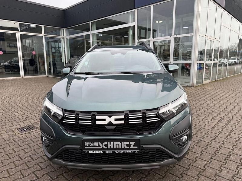 Gebraucht Dacia Jogger Expression 94 PS (69 kW) 2025 Grün Van / Kleinbus