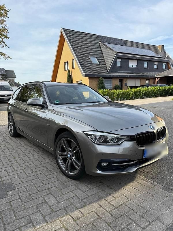 Andere farben Gebraucht 2018 BMW 330 Sport Line Kombi | 19.700 € (Fairer Preis) - Bild 1/4