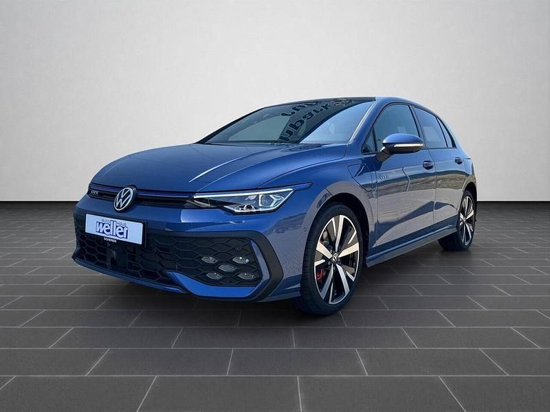 Anemonenblau metallic (metallic) Gebraucht 2025 VW Golf VIII Limousine | 37.990 € (Fairer Preis) - Bild 1/4