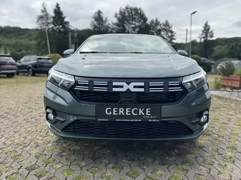 Käytetty Dacia Sandero Expression 91 HP (66 kW) 2025 Vihreä Viistoperä