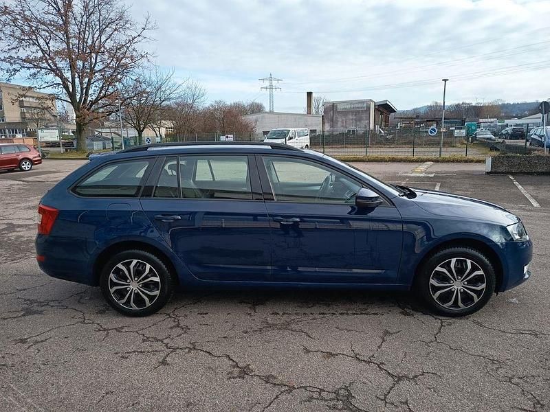 Gebraucht Skoda Octavia Ambition 105 PS (77 kW) 2014 Blau Kombi