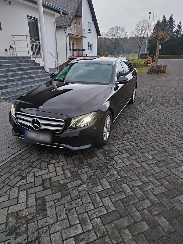 Gebraucht Mercedes E200 150 PS (110 kW) 2018 Schwarz Kombi