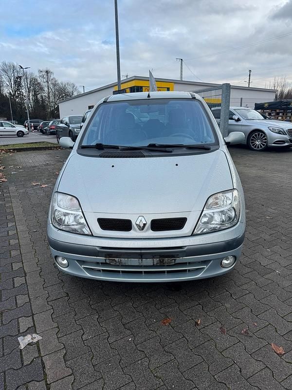 Silber Gebraucht 2002 Renault Mégane Limousine | 2.000 € (Etwas zu teuer) - Bild 1/4