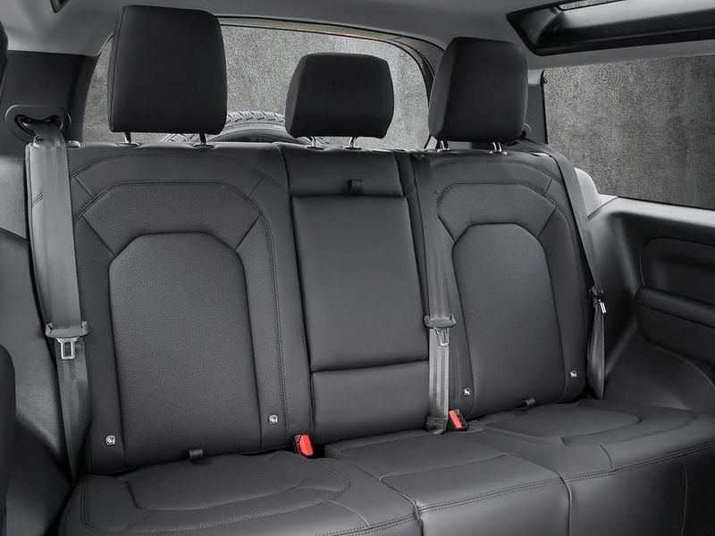 Gebraucht Land Rover Defender S 249 PS (183 kW) 2026 Schwarz SUV