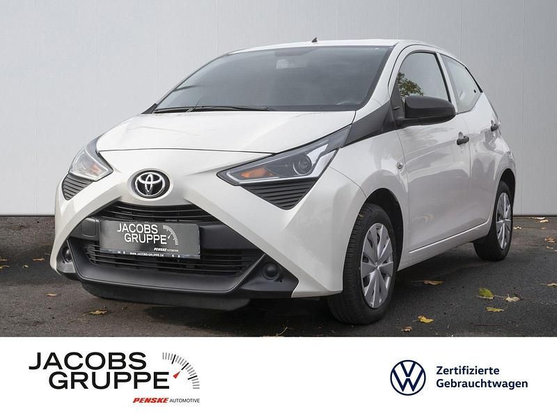 Weiß Gebraucht 2018 Toyota Aygo Business Edition Kleinwagen | 7.930 € (Fairer Preis) - Bild 1/3