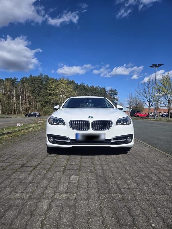 Gebraucht BMW 520 Performance 190 PS (139 kW) 2015 Weiß Kombi