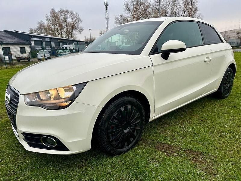 Weiß Gebraucht 2010 Audi A1 Attraction Limousine | 5.200 € (Guter Preis) - Bild 1/4