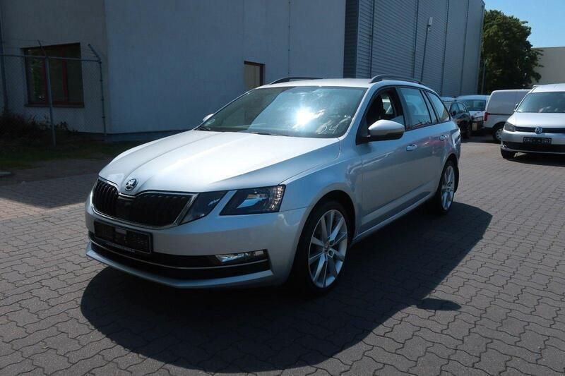 Silber Gebraucht 2019 Skoda Octavia Limousine | 8.700 € (Superpreis) - Bild 1/4