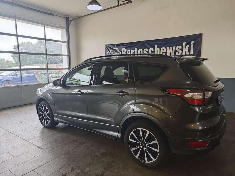 Gebraucht Ford Kuga ST-Line 150 PS (110 kW) 2017 Magneticgrau SUV