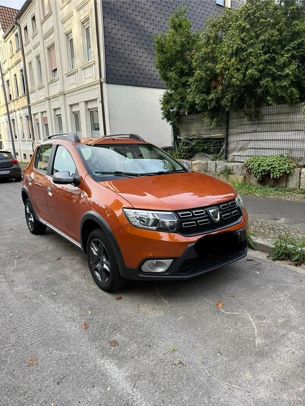 Orange Gebraucht 2018 Dacia Sandero Stepway Kleinwagen | 7.000 € (Fairer Preis) - Bild 1/4