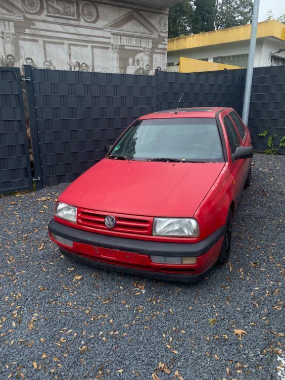 Rot Gebraucht 1993 VW Vento Limousine | 699 € - Bild 1/4