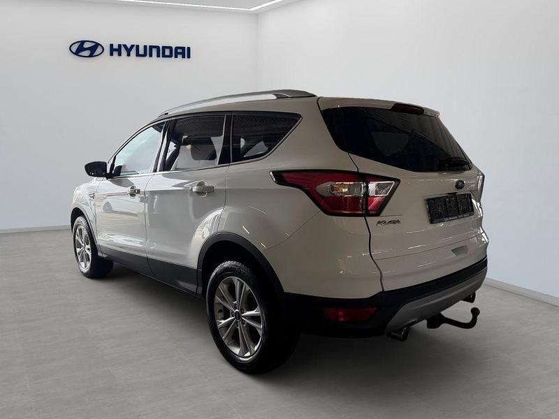 Gebraucht Ford Kuga Ambiente 150 PS (110 kW) 2019 Weiß SUV