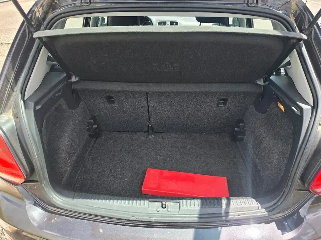 Gebraucht VW Polo LOUNGE 90 PS (66 kW) 2016 Schwarz Limousine