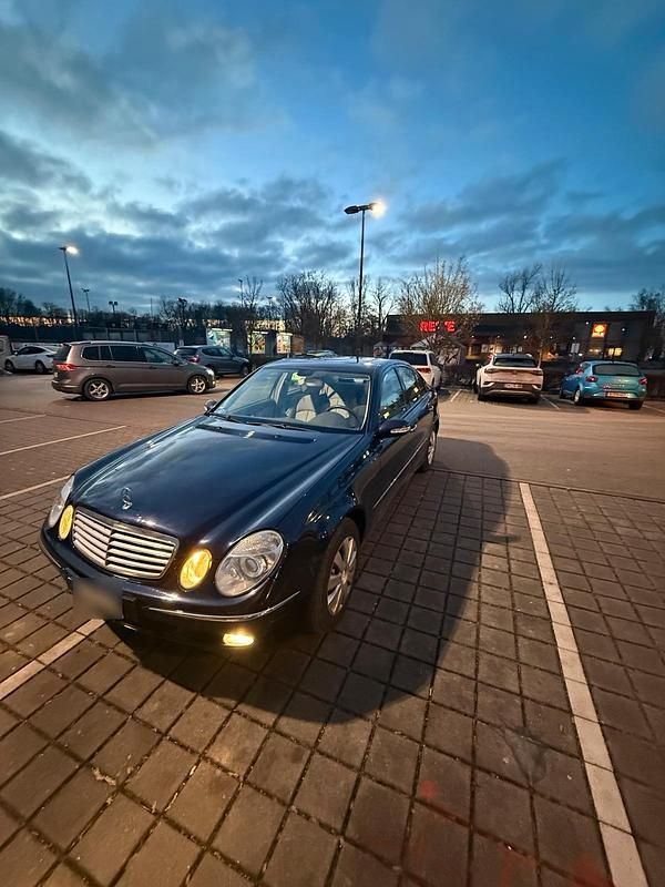 Gebraucht Mercedes E240 177 PS (130 kW) 2006 Blau Limousine