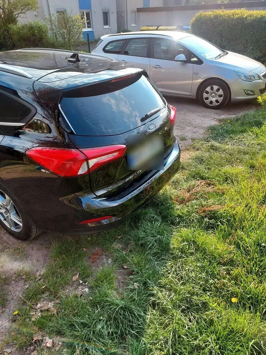 Gebraucht Ford Focus Cool & Connect 95 PS (69 kW) 2020 Schwarz Kombi
