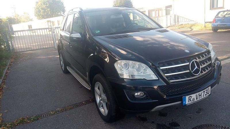 Schwarz Gebraucht 2010 Mercedes ML350 SUV | 8.999 € (Guter Preis) - Bild 1/4