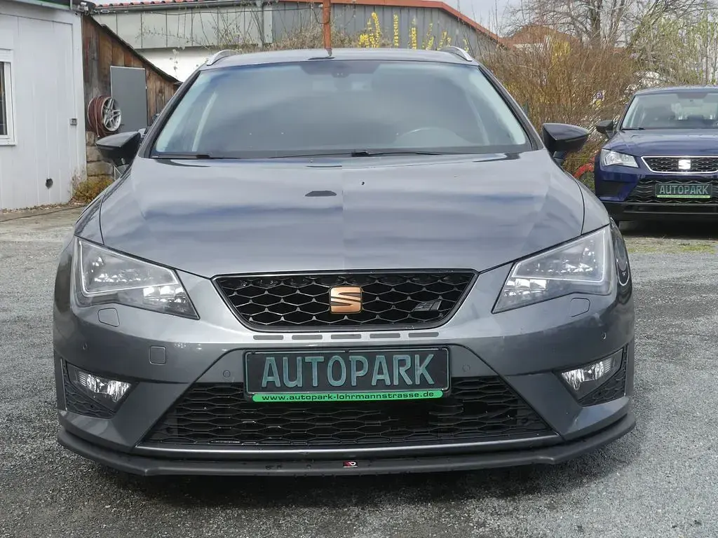 Używany Seat Leon ST FR 140 KM (102 kW) 2014 Szary Kombi