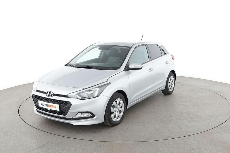 Grau Gebraucht 2016 Hyundai i20 Trend Limousine | 10.650 € (Fairer Preis) - Bild 1/3