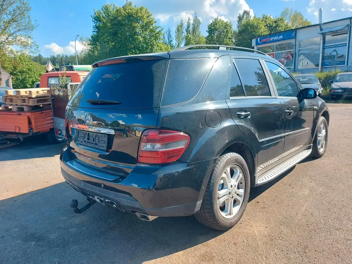 Gebraucht Mercedes ML320 224 PS (164 kW) 2006 Schwarz SUV