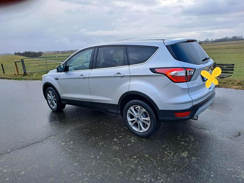 Gebraucht Ford Kuga Titanium 150 PS (110 kW) 2017 Silber SUV