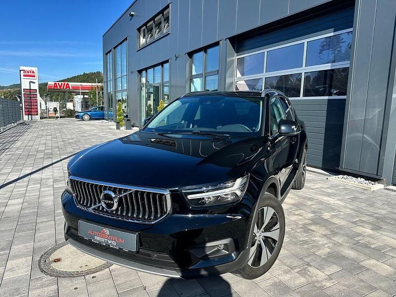 Schwarz Gebraucht 2021 Volvo XC40 Inscription SUV | 29.995 € (Guter Preis) - Bild 1/3