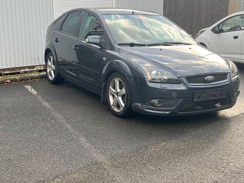 Schwarz Gebraucht 2007 Ford Focus Titanium Limousine | 890 € (Guter Preis) - Bild 1/4