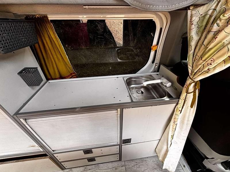 Weiß Gebraucht 2005 Opel Vivaro Van | 16.600 € - Bild 1/4