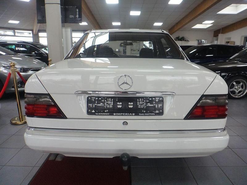 Second-hand Mercedes E280 193 CP (141 kW) 1994 Alb Berlinǎ