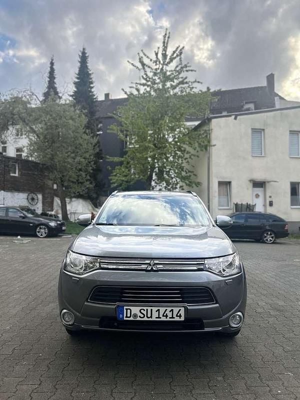 Second-hand Mitsubishi Outlander P-HEV 204 CP (150 kW) 2013 Gri SUV