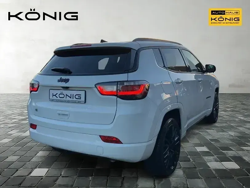Usado Jeep Compass Altitude 131 HP (96 kW) 2023 Branco SUV