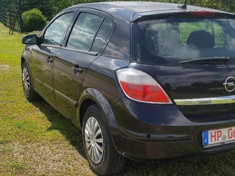 Gebraucht Opel Astra Edition+ 105 PS (77 kW) 2005 Schwarz Limousine