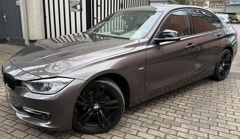 Gebraucht BMW 320 Sport Line 184 PS (135 kW) 2013 Braun Limousine
