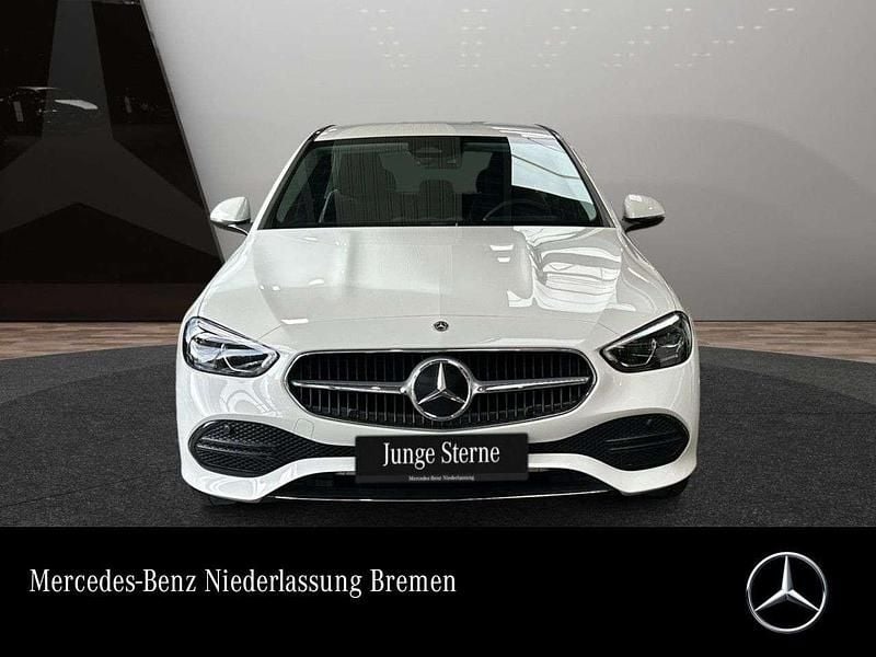 Weiß Gebraucht 2024 Mercedes C200 Advanced Limousine | 35.490 € (Fairer Preis) - Bild 1/3