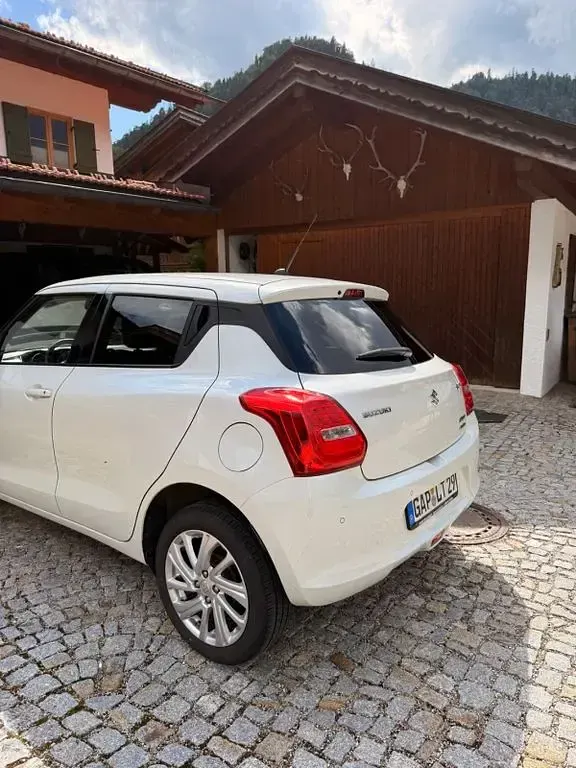 Gebraucht Suzuki Swift Comfort 83 PS (61 kW) 2022 Weiß Kleinwagen