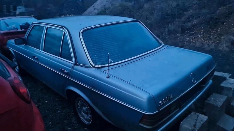 Gebraucht Mercedes 300 95 PS (69 kW) 1982 Blau Limousine