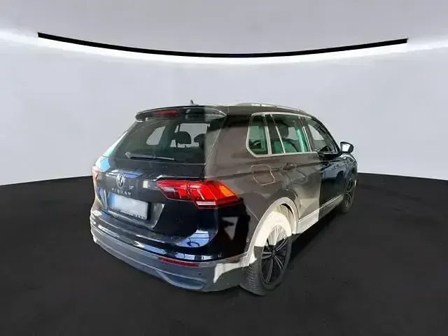 Gebraucht VW Tiguan Active 150 PS (110 kW) 2022 Schwarz SUV