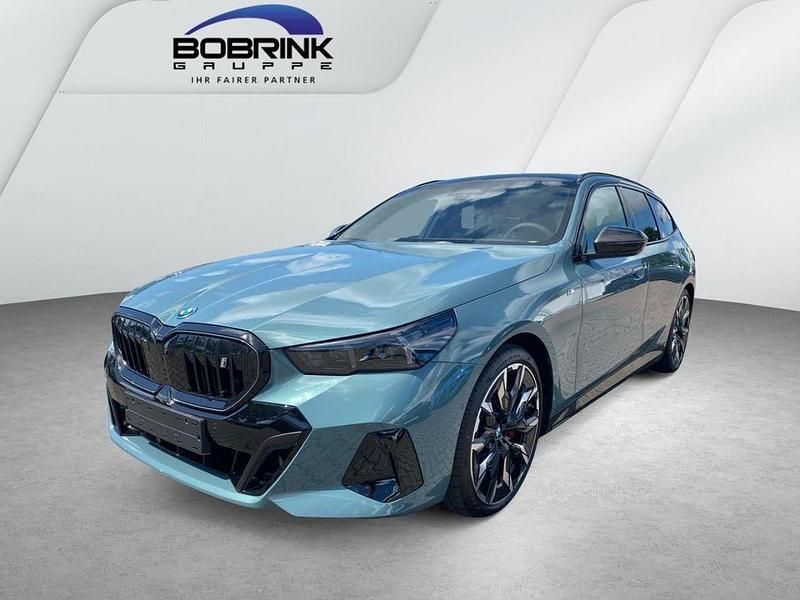 Grün Neu 2025 BMW i5 M Sport Limousine | 84.500 € - Bild 1/4