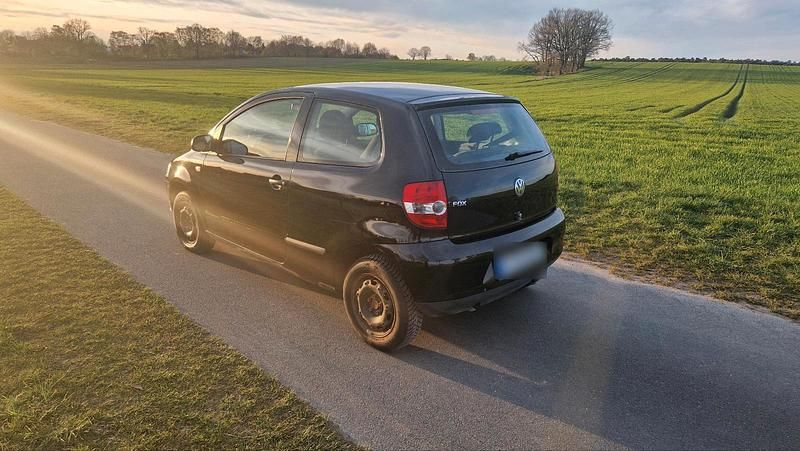 Second-hand VW Fox 60 CP (44 kW) 2006 Negru Hatchback