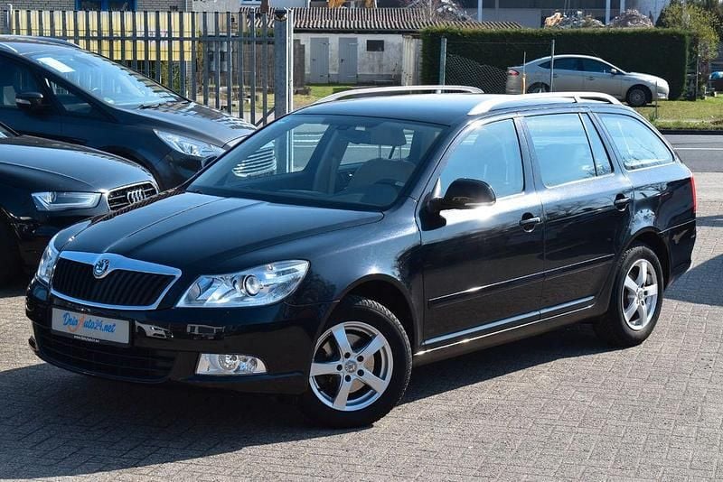 Gebraucht Skoda Octavia Elegance 160 PS (117 kW) 2011 Schwarz Kombi
