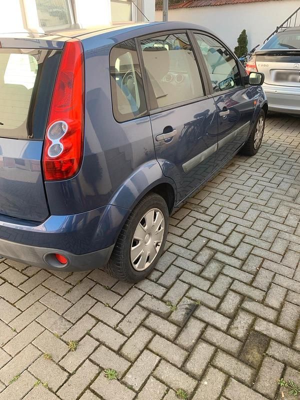 Gebraucht Ford Fiesta 80 PS (58 kW) 2005 Blau Kleinwagen