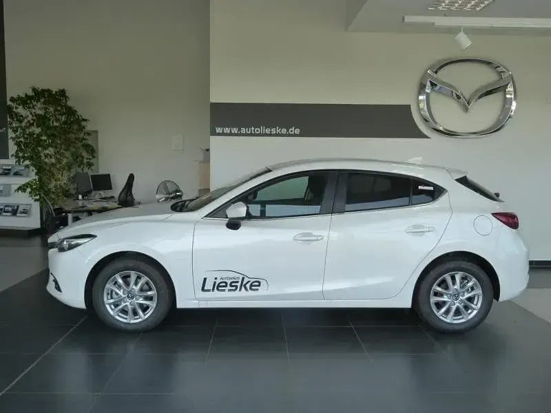 Gebraucht Mazda 3 Active 120 PS (88 kW) 2017 Satinweiß metallic Limousine