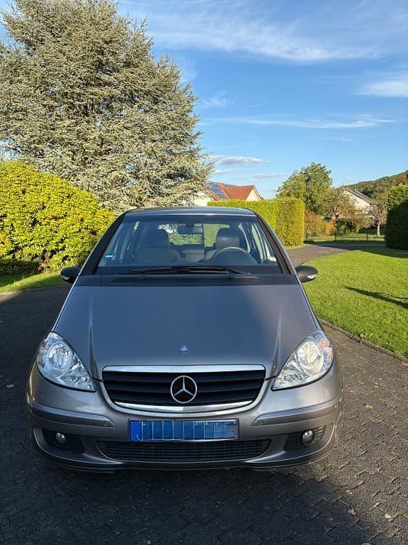 Grau Gebraucht 2006 Mercedes A180 Classic Limousine | 1.400 € (Superpreis) - Bild 1/4