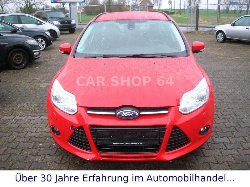 Gebraucht Ford Focus Trend 116 PS (85 kW) 2013 Rot Kombi
