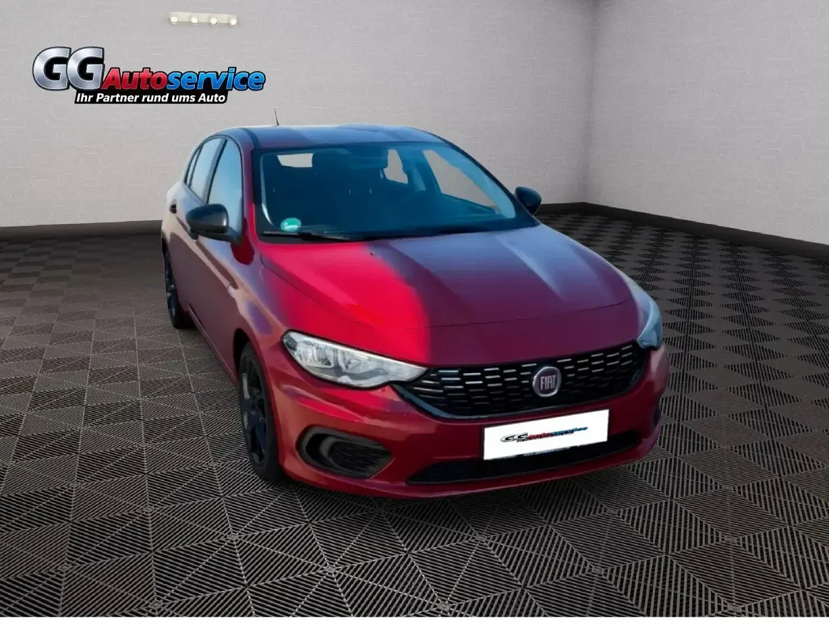 Gebraucht Fiat Tipo Pop 95 PS (69 kW) 2017 Rot Limousine