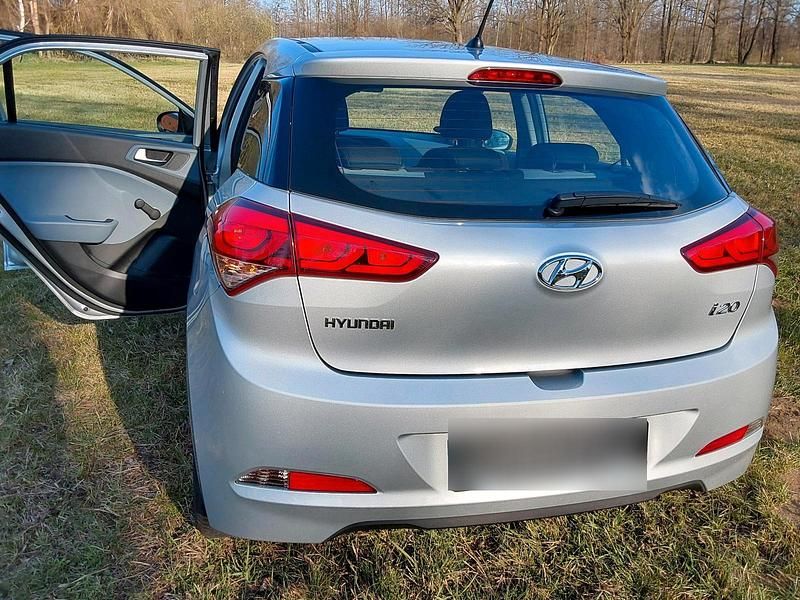 Gebraucht Hyundai i20 Active 84 PS (61 kW) 2016 Grau Limousine