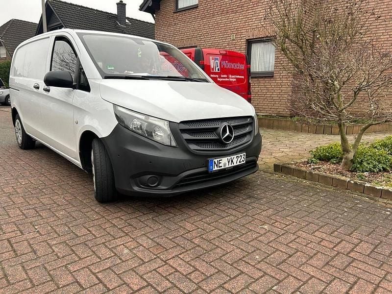 Usado Mercedes Vito 88 HP (64 kW) 2016 Branco Van
