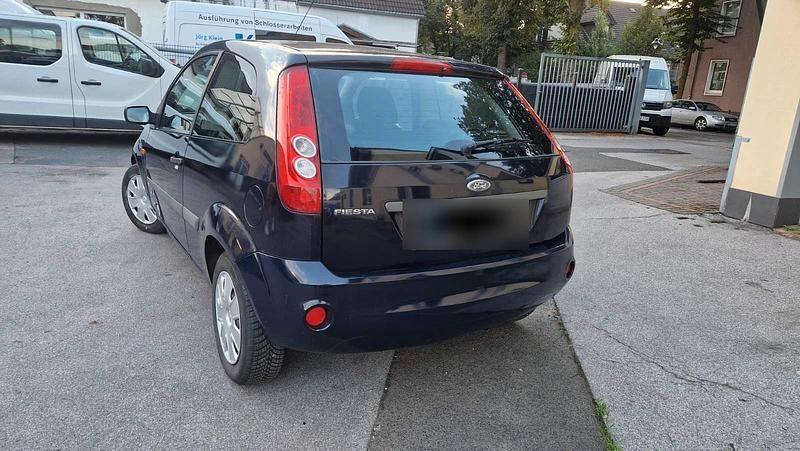 Gebraucht Ford Fiesta 60 PS (44 kW) 2007 Blau Kleinwagen