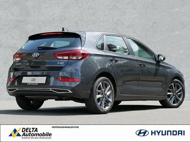 Gebraucht Hyundai i30 Trend 120 PS (88 kW) 2022 Dark knight / mic Limousine